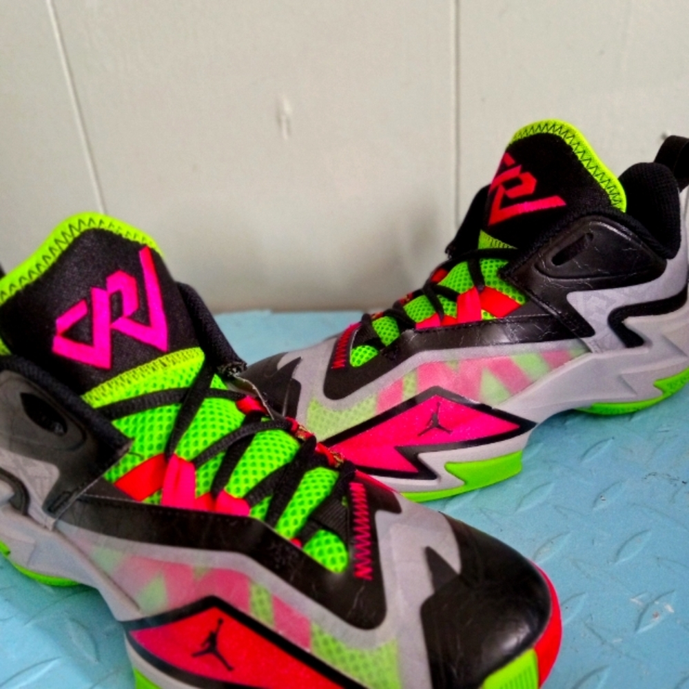4y Nike Take 3 shoes